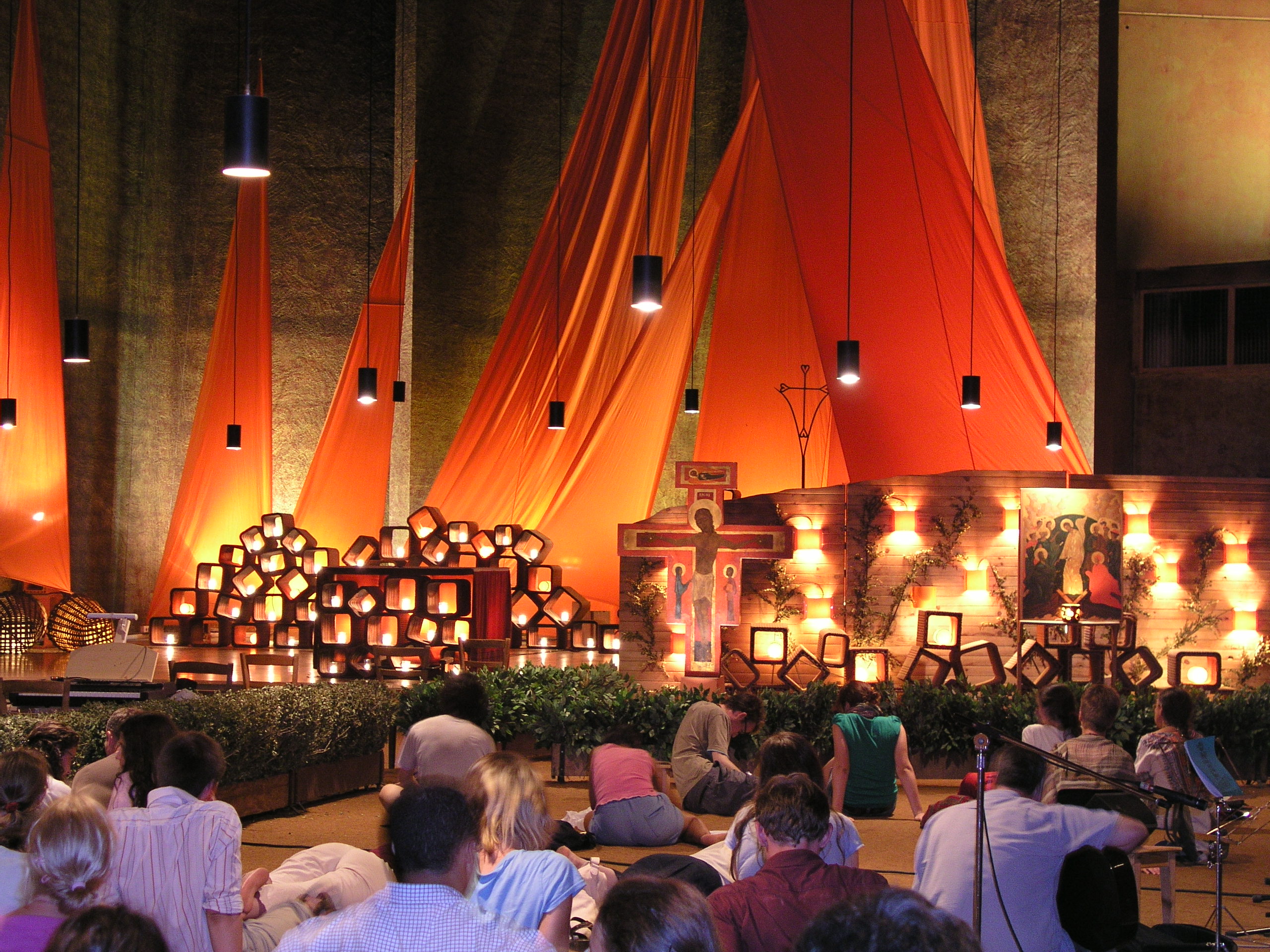 Taizé_prayer